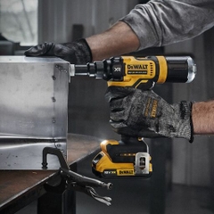 Máy rút rivet dùng pin Dewalt DCF403NT-XJ