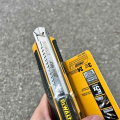 Dao rọc 18m Dewalt DWHT10249-30