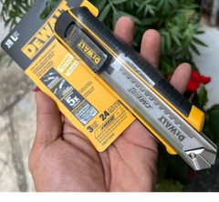 Dao rọc 18m Dewalt DWHT10249-30