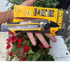 Dao rọc 25mm Dewalt DWHT10333-0-30
