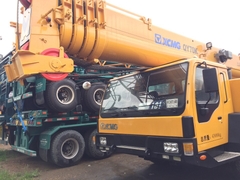 Cần cẩu bánh lốp XCMG 70 tấn mới 100% đời 2013 Cần cẩu bánh lốp XCMG 70 tấn mới 100% đời 2013