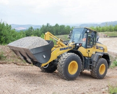 Máy xúc lật bền bỉ nhất thế giới Komatsu Wa200-8