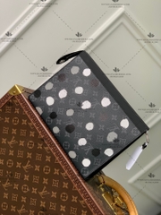 LV X YK POCHETTE VOYAGE M81934 - LIKE AUTH 99%