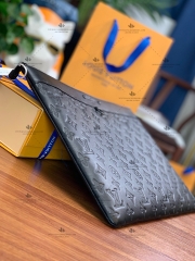 LV DISCOVERY POCHETTE M62903 - LIKE AUTH 99%