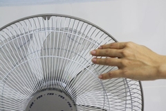 Quạt Đứng Senko DR1608 Có Remote