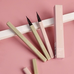Bút Kẻ Mắt Nước Không Trôi Gogo Tales Fine Make Up Eyeliner 0.6g