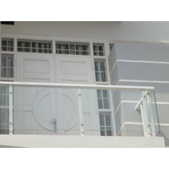 Lan can kính thiết kế độc đáo Lan can kính thiết kế độc đáo