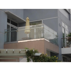 Lan can inox kính tay vịn Lan can inox kính tay vịn