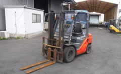 Xe nâng động cơ cũ 2,5 tấn