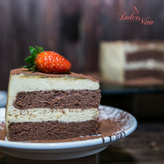 T014 - Tiramisu vẽ lịch (phủ kem trắng mặt bánh)