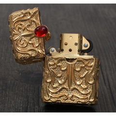 bật lửa Zippo vàng đính đá quý Rubi