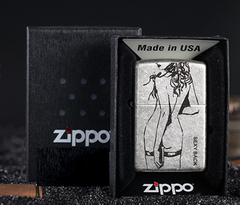 Zippo bạc giả cổ cô gái bờ môi