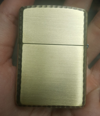 zippo đồng hoa văn