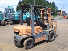 Xe nâng cũ tại Hà nội Toyota 2.5 tấn 5FD25 Xe nâng cũ tại Hà nội Toyota 2.5 tấn 5FD25