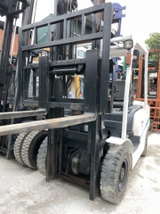 Xe nâng hàng bãi 2 tấn TCM Uni Xe nâng hàng bãi 2 tấn TCM Uni