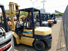 Xe Nâng hàng cũ 2.5 tấn Komatsu FD25H-11 Xe Nâng hàng cũ 2.5 tấn Komatsu FD25H-11