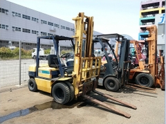 Xe Nâng hàng cũ 2.5 tấn Komatsu FD25H-11