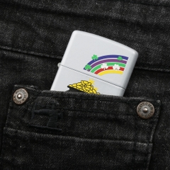 Zippo-LUCKY-LEAF-RAINBOW-GOLD-XVI-2000-zippo-co-la-ma-cau-vong-co-ba-la-may-man-tui-vang-cua-hang-zippo-uy-tin-tai-mien-nam-sai-gon