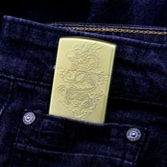 Zippo-rong-an-vua-nguyen-khoi-vo-day-khac-3D-dragon-dong-vang