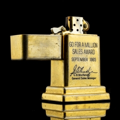 Zippo 1965 Barcroft Vàng Kỷ Niệm 1 Triệu Cái Zippo Ruột Lai - Đã Sử Dụng Zippo 1965 Barcroft Vàng Kỷ Niệm 1 Triệu Cái Zippo Ruột Lai - Đã Sử Dụng