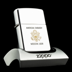 Zippo American Embassy Moscow USSR VI 1990 Đại Sứ Quán Mỹ Tại Liên Xô Rất Hiếm - Đã Sử Dụng Zippo American Embassy Moscow USSR VI 1990 Đại Sứ Quán Mỹ Tại Liên Xô Rất Hiếm - Đã Sử Dụng