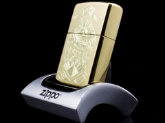 Zippo Khắc Thần Tài Dâng Nguyên Bảo 2