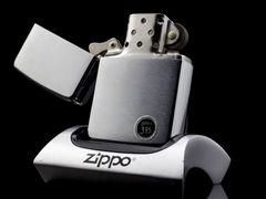 Zippo Cổ Brushed Chrome 1970 4 Gạch Thẳng 2