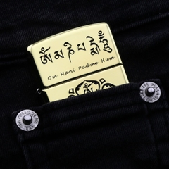 Zippo-khac-om-mani-padme-hum-phong-thuy-may-man-may-man-phat-tai-thinh-vuong