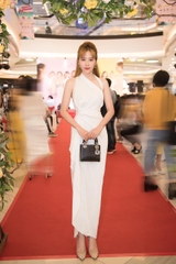 Đầm dạ hội lệch vai nhúng eo bèo bên hông