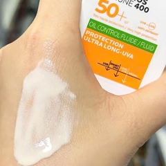 Kem chống nắng LA ROCHE-POSAY Anthelios UVmune 400 Fluide Oil Control SPF50+ 50ml (Lọ dẹp kẻ xanh lá)