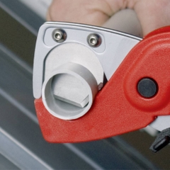 Giải pháp cắt ống nhựa tối ưu cùng dao cắt ống thế hệ mới  KNIPEX 90 10 185