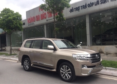 Toyota Land Cruiser VX màu Vàng Cát