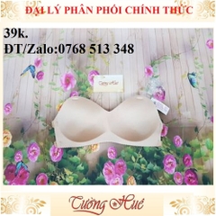 Áo bra su đúc cúp ngang cài bên hông không gọng, mút mỏng.