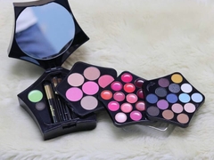 Set trang điểm Starlet Palette Douglas