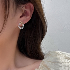 Bông tai vòng nơ ngọc đính đá D104