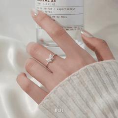 Nhẫn đính đá màu hình bướm B131
