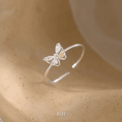 Nhẫn đính đá màu hình bướm B131