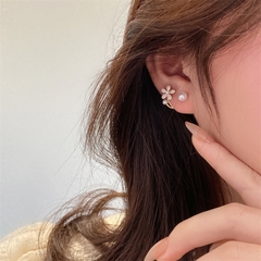 Bông tai hoa năm cách H106