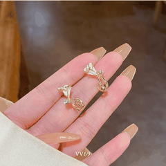 Bông tai hoa cách điệu phối đá thời trang nữ tính Hàn Quốc VV69