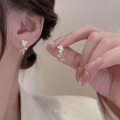 Bông tai hoa cách điệu phối đá thời trang nữ tính Hàn Quốc VV69