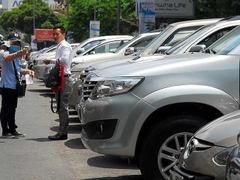 TP.HCM bắt đầu thu phí ôtô đậu dưới lòng đường từ 1/6 TP.HCM bắt đầu thu phí ôtô đậu dưới lòng đường từ 1/6