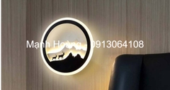 Đèn tranh led gắn tường hươu và núi