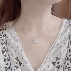 Dây thiên nga ngọc trai Swarovski phong cách ombre