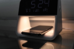 Đồng hồ thông minh kiêm sạc không dây Mooas Hàn Quốc kèm đèn ngủ