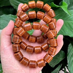 Vòng Gỗ Sưa Đỏ Quảng Bình Núi Rừng Già 12-14mm Trúc Nhộng Vòng Gỗ Sưa Đỏ Quảng Bình Núi Rừng Già 12-14mm Trúc Nhộng