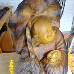 Tượng di lặc kim tiền lá sen gỗ lũa bách xanh cực vip Tượng di lặc kim tiền lá sen gỗ lũa bách xanh cực vip
