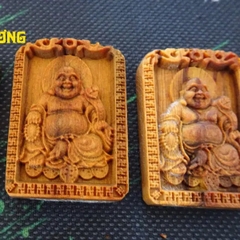 Mặt đeo gỗ hoàng đàn tuyết lạng sơn phật di lặc vuông Mặt đeo gỗ hoàng đàn tuyết lạng sơn phật di lặc vuông