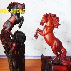 Tượng ngựa phi nước đại - lộc mã gỗ trắc đỏ đen siêu già Tượng ngựa phi nước đại - lộc mã gỗ trắc đỏ đen siêu già