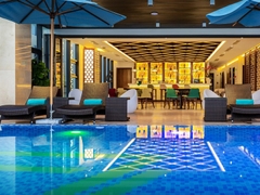 Hotel Maximilan Đà Nẵng Beach  chọn Minh Thy Furniture cung cấp ghế hồ bơi nhựa giả mây
