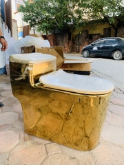 KH1060 - Bồn cầu liền khối sứ nung tráng men nano  vàng cao cấp